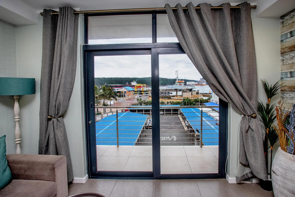 uSHAKA WATERFRONT - LUXURIOUS LAVISH LOOKER