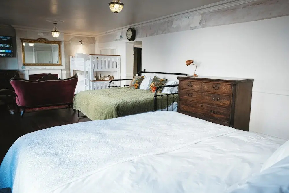 The Doghouse Inn
