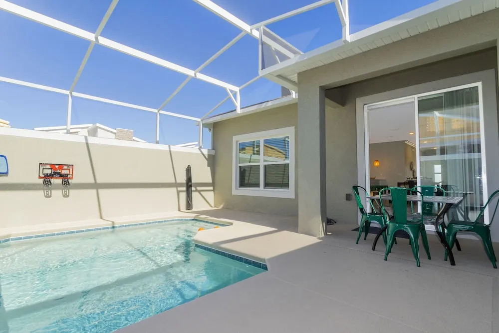 Gorgeous 5 Bd w/ Pool Close to Disney @ Champions Gate 948