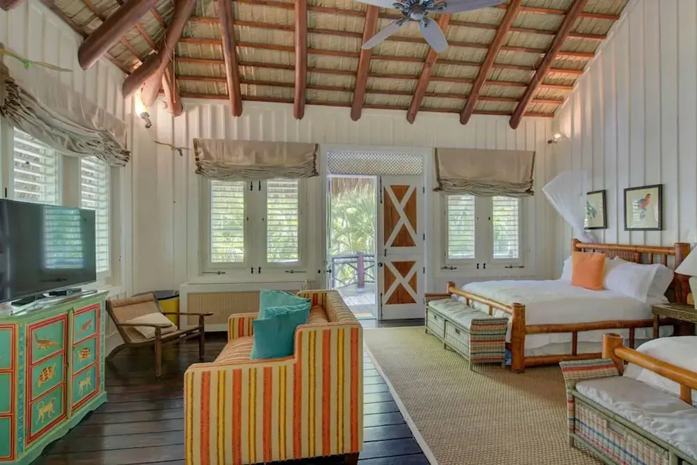 6 BR Beachfront Lush Oasis