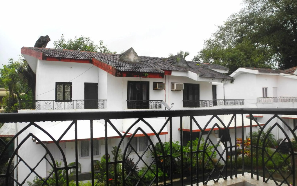 CANDOLIM BEACH VILLA # 3BHK # POOL # KITCHEN # 300Mts to Beach by GR stays