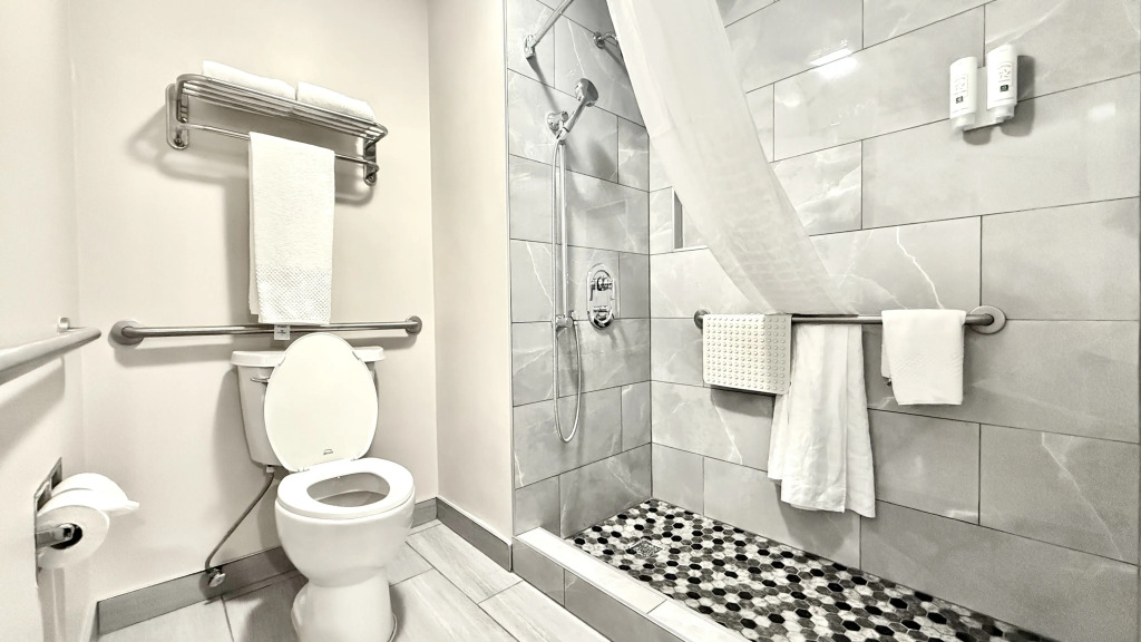 Quality Inn & Suites Los Angeles Airport - Stadium District