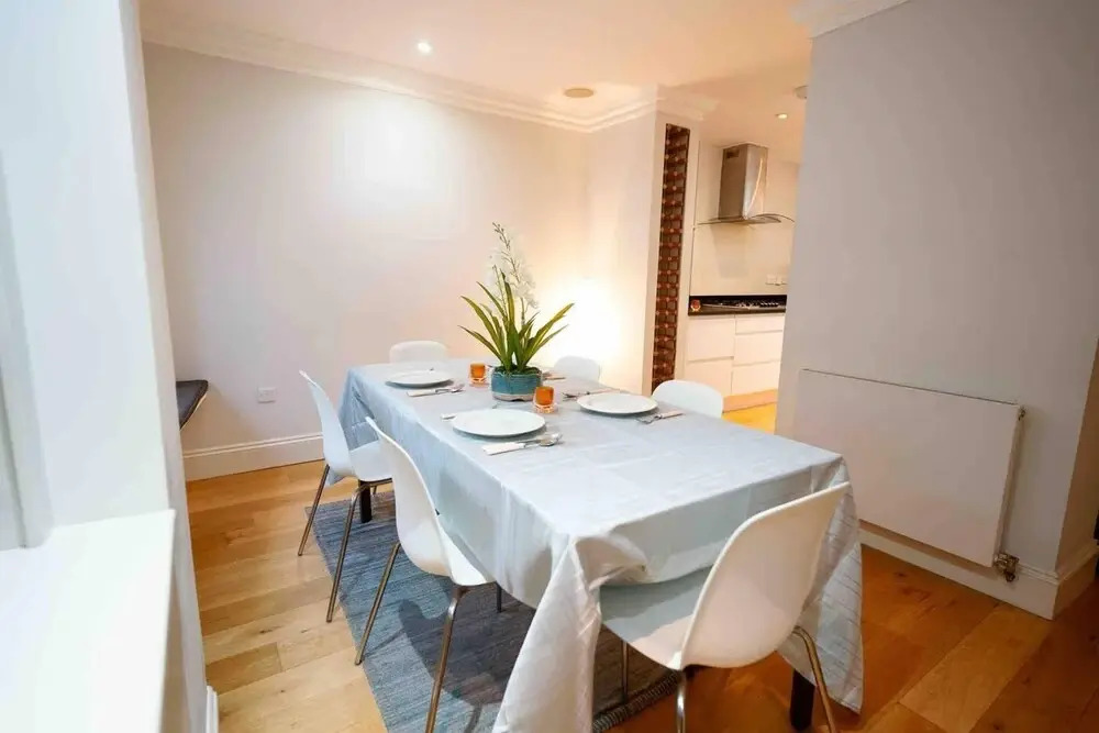 Spacious & Modern 3brs House in Central London