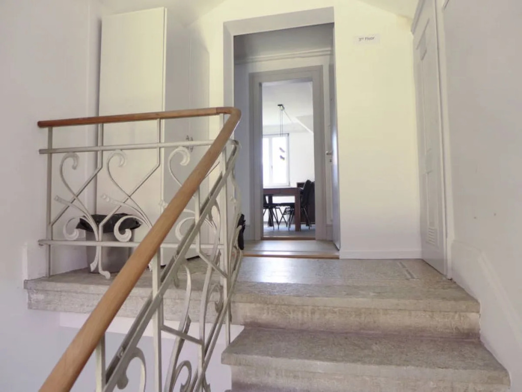 Henrys Apartment 300