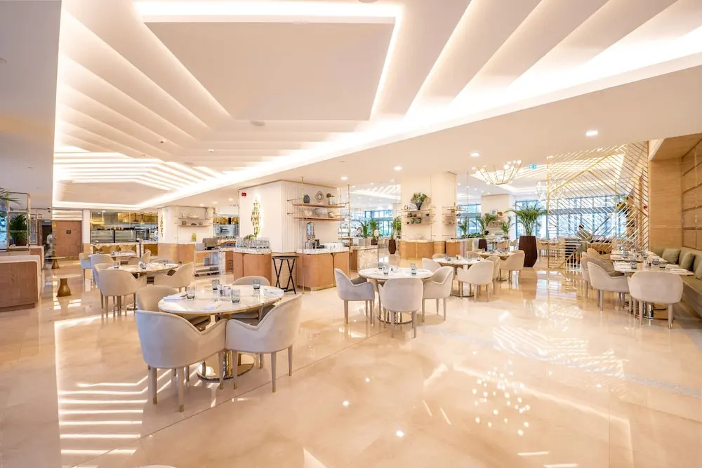 Ultra Luxury Palm Tower with Shared Hotel Facilities