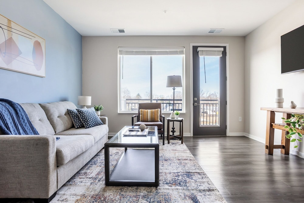 Landing Furnished Apartments Near Northside