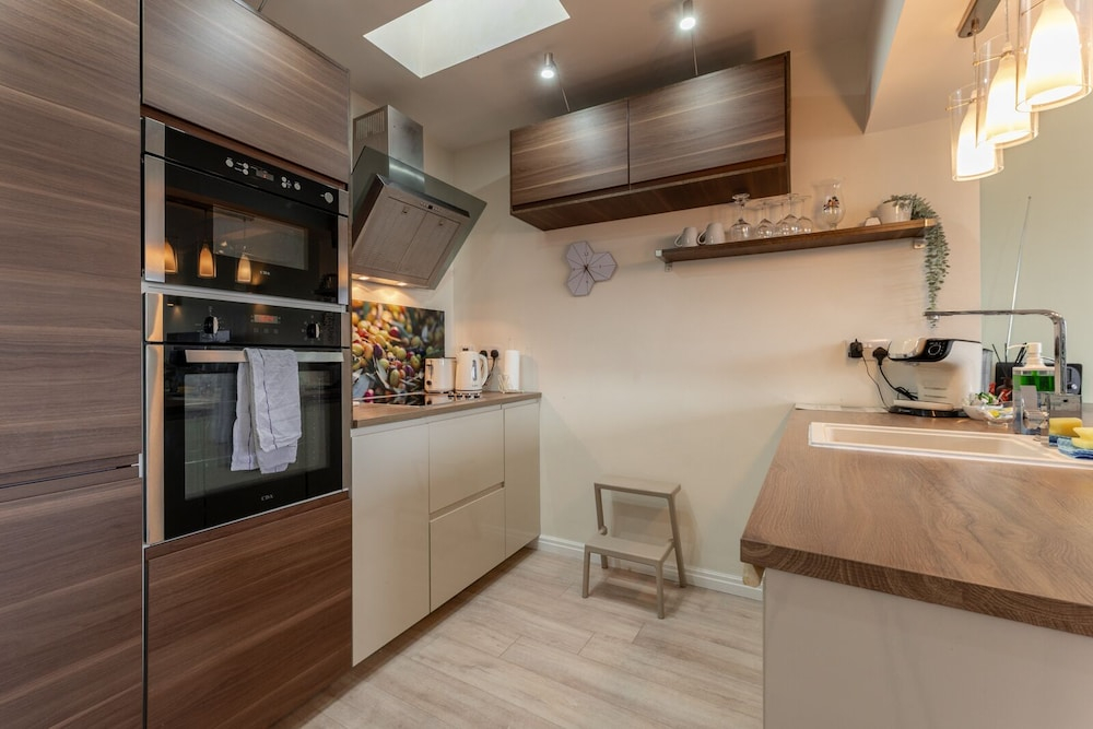 Stunning Clifton Flat in Amazing Central Location