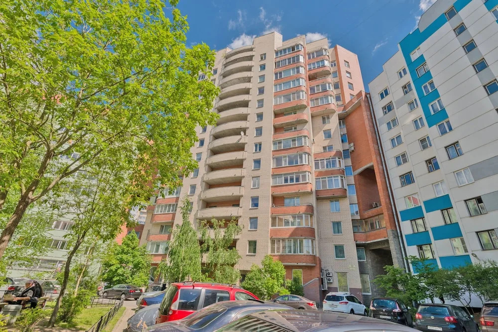FlatHome24 near metro Komendanskiy prospect