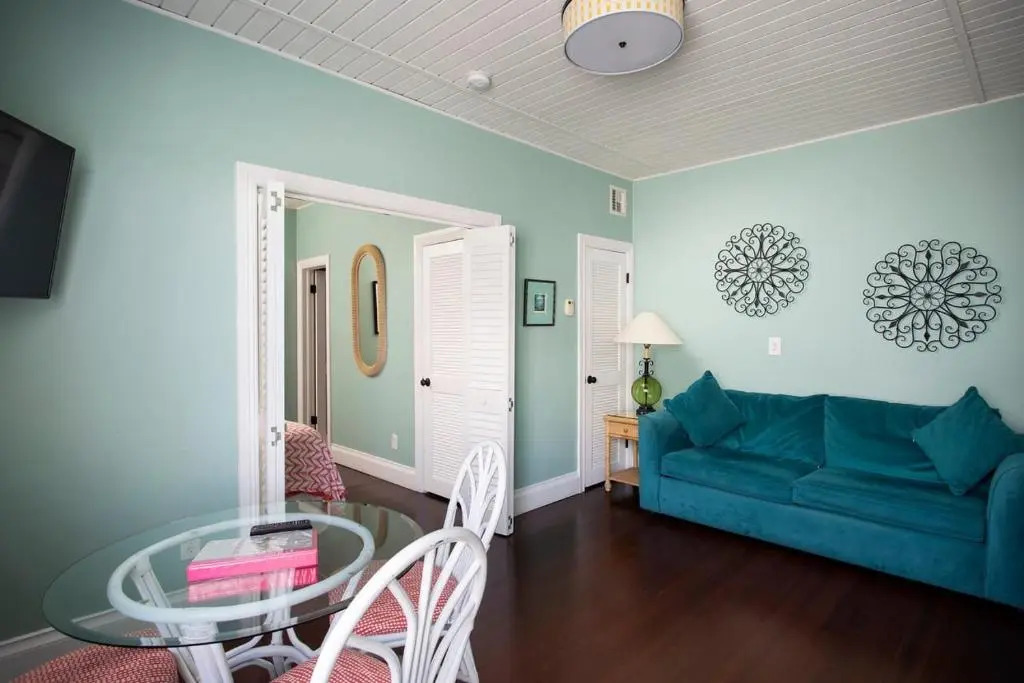 6 Bedroom 6 Bath Guesthouse on Duval Street