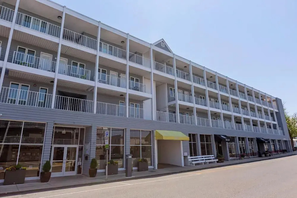 Wilmington Avenue 50 #102