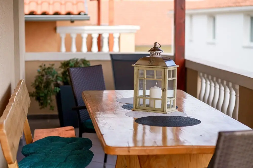 "beautiful 2-bedroom-apartment on the Second Floor With City and sea View"