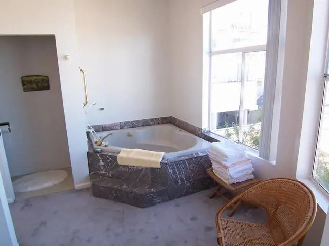 AMSI Russian Hill Three-Bedroom Condo (AMSI-SF.RHGW1020)