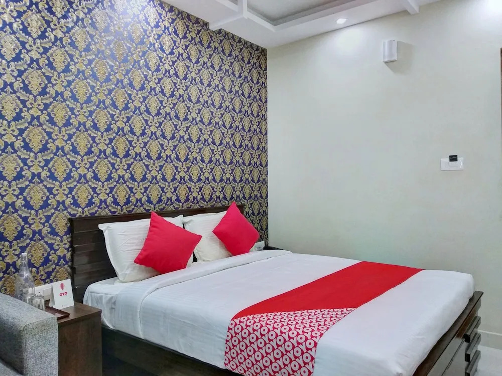 OYO 10521 GCK Suites
