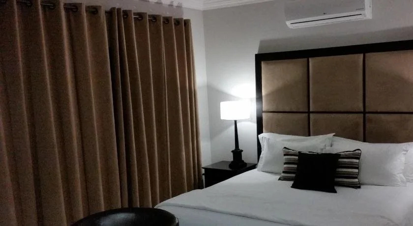 Rosebank Lodge Guesthouse by Claires