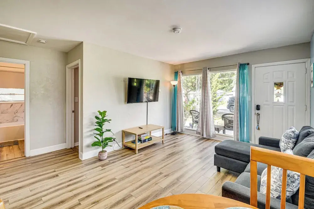 4 Mi to Daytona Boardwalk & Beaches: Cute Cottage