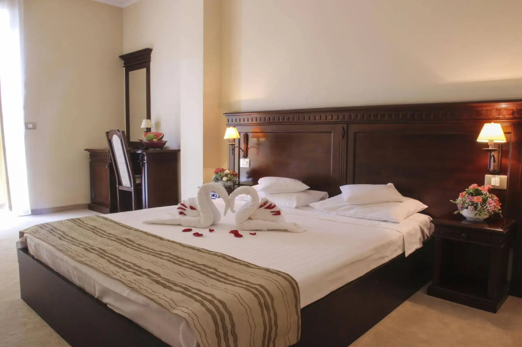 Royal Class Hotel