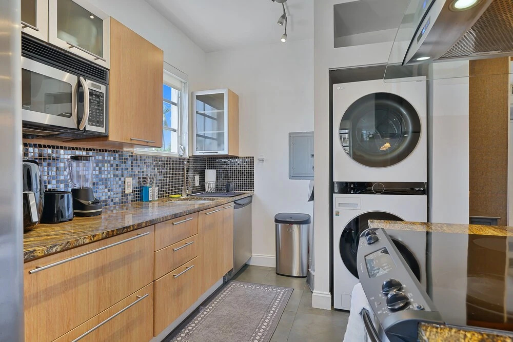 Wonderful South Beach Condo For 8 People