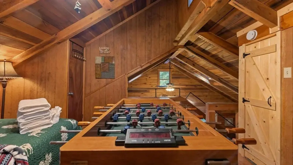 Hideaway Cabin on the Creek With Hot tub and More