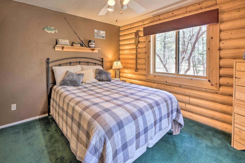 2-acre Cabin in Pinetop-lakeside w/ Fenced Yard