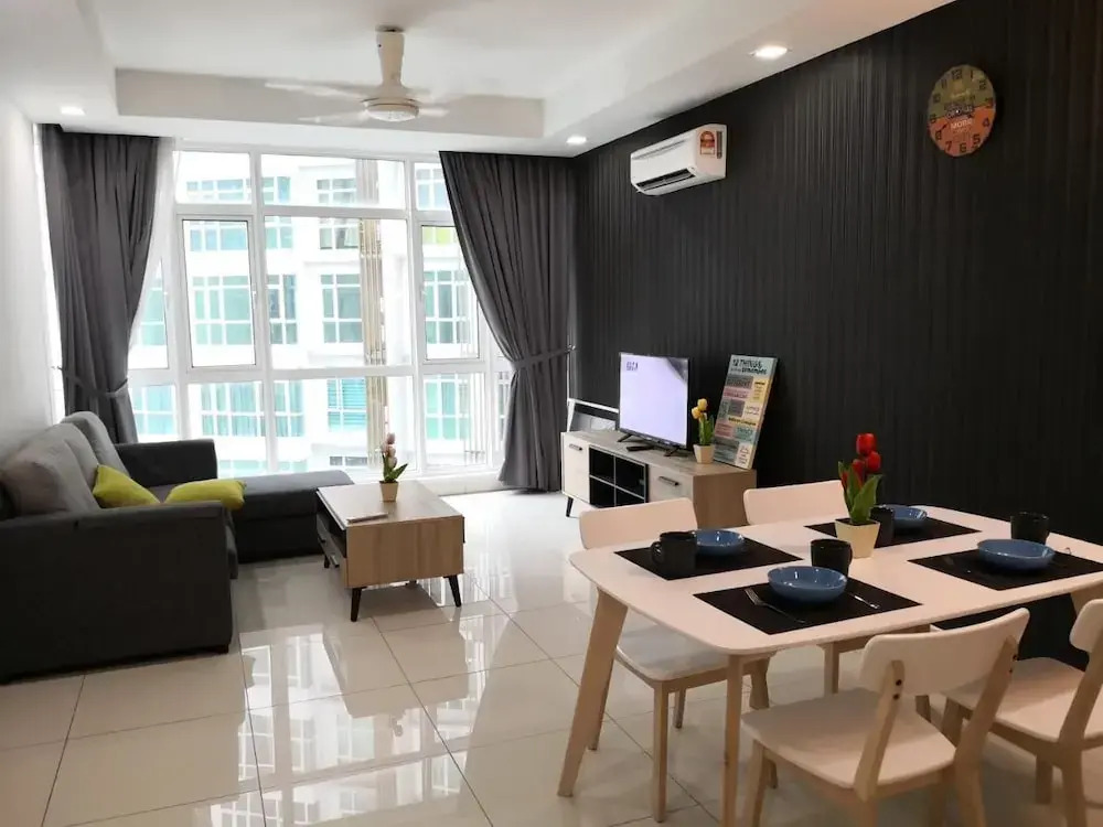 Aiji Homestay at Sungai Besi