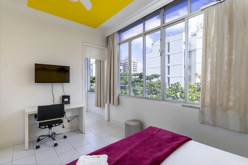 2 pax two blocks from the beach | VP604 Z1