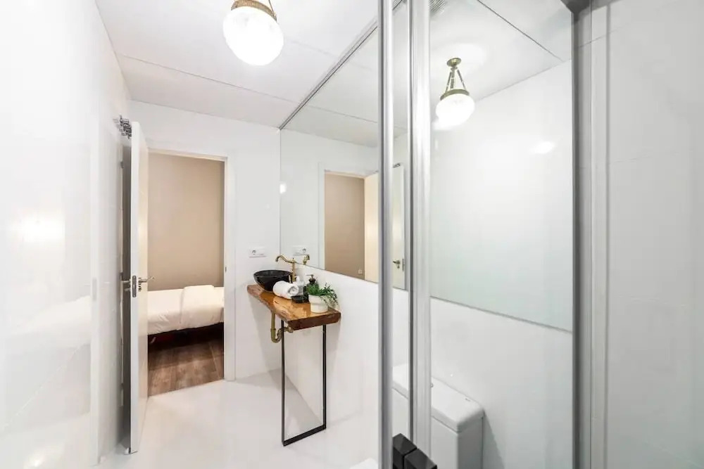 Bright & Spacious Three Bedroom Apartment in Centro