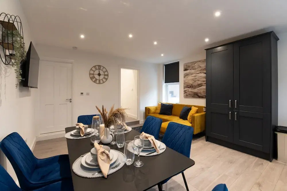Woodside Park 3 Bedroom Apartments with Parking