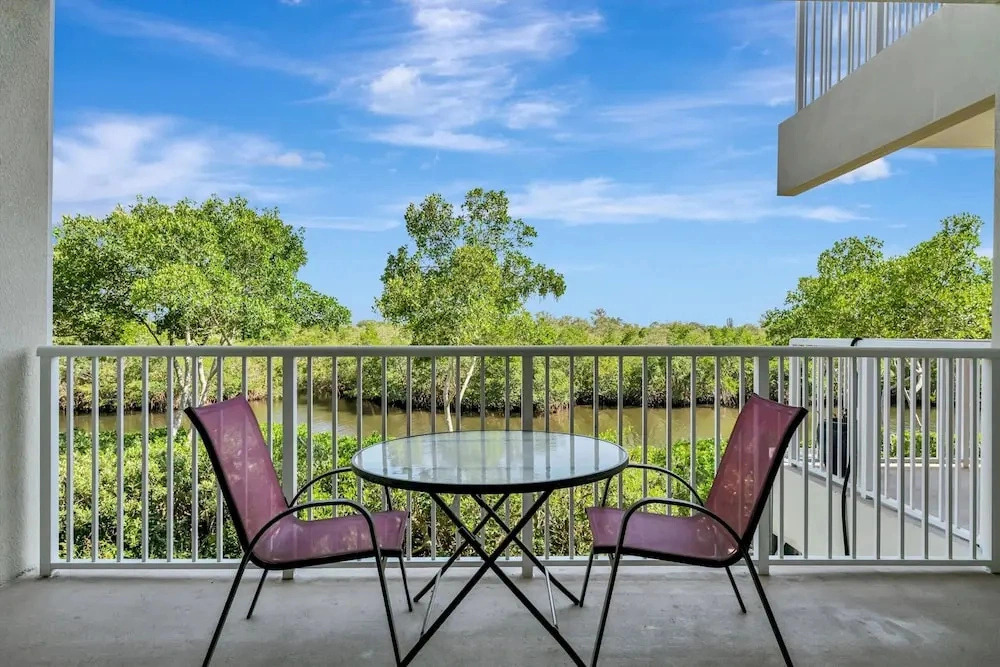 Mangrove Waterway View Sleeps 4 Pool Courts