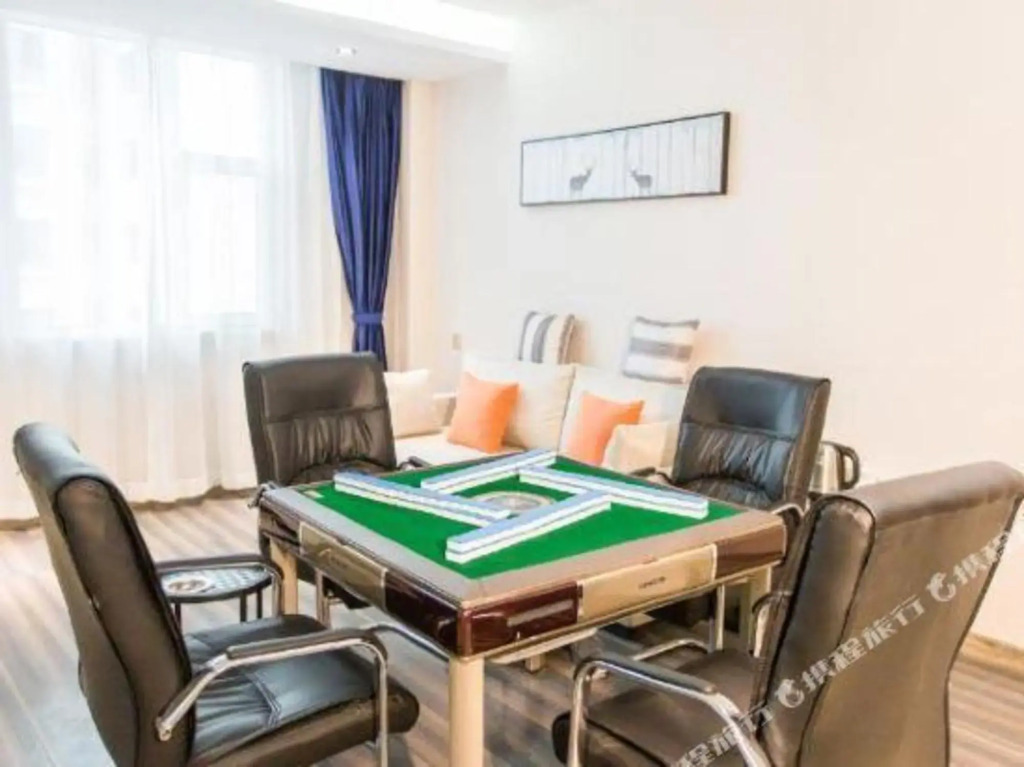 Davos Hotel (Taiyuan Red Lantern Stadium)