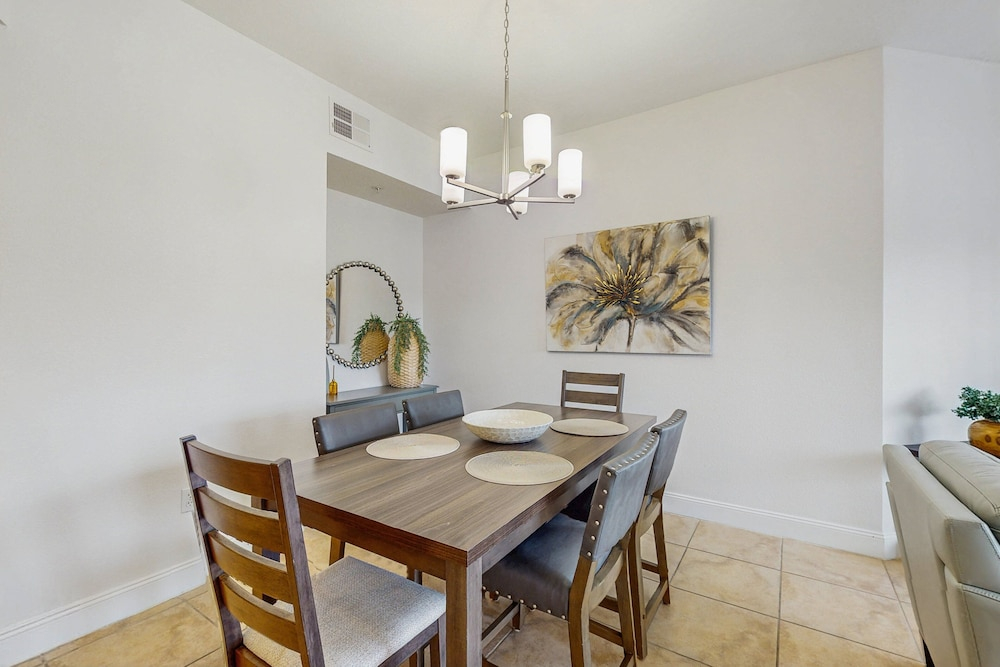 Dog-friendly Condo With Gym, Wifi, Balcony - Close to Theme Parks