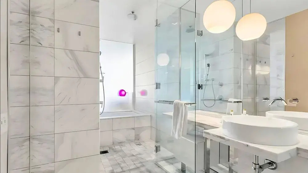 One Bedroom | 1.5 Baths & Living Room | Jet Tub – Palms Place StripSuite
