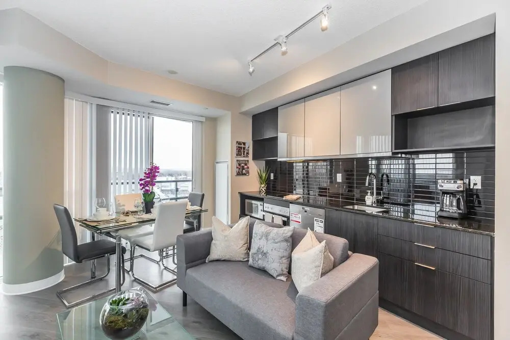Exquisite Luxury 1 Bedroom + Den With Parking