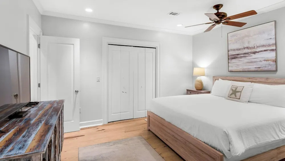 Modern Luxury & Privacy w/ 3-bed Condo Sleeps 8