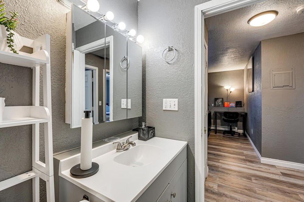 Easily Explore Anchorage! Modern Duplex Near Town