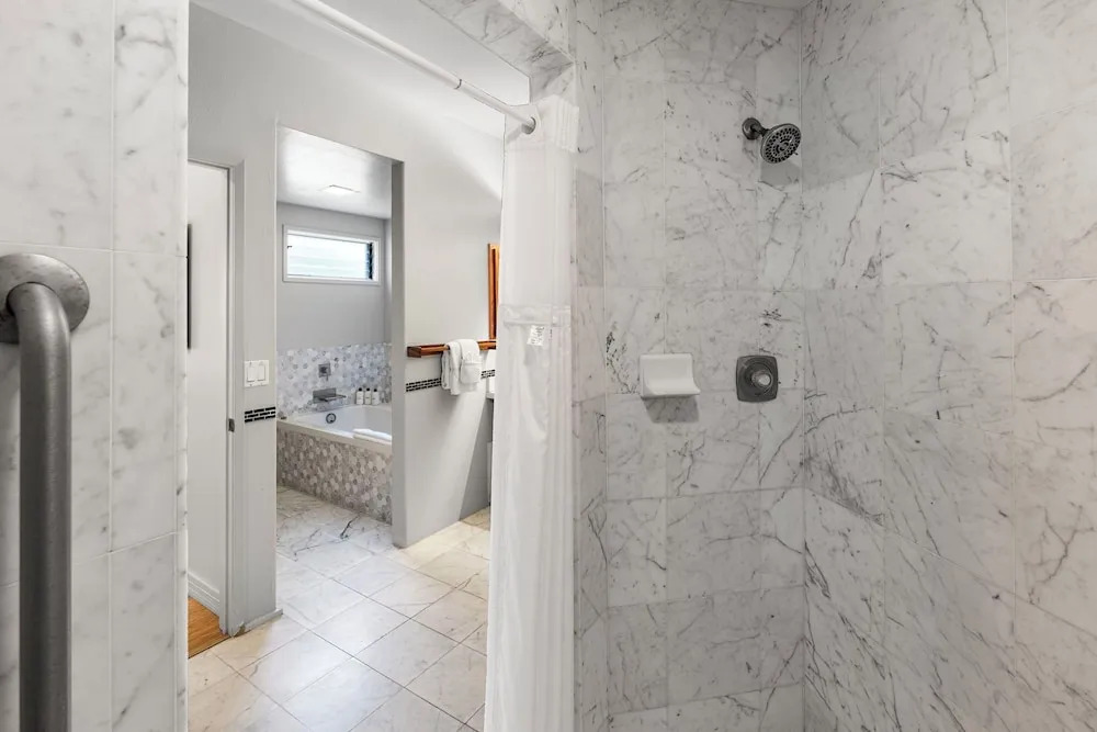 Oceanfront Kanaloa Condo - Pools, Hot Tubs & Sunset Views- Vrkcv