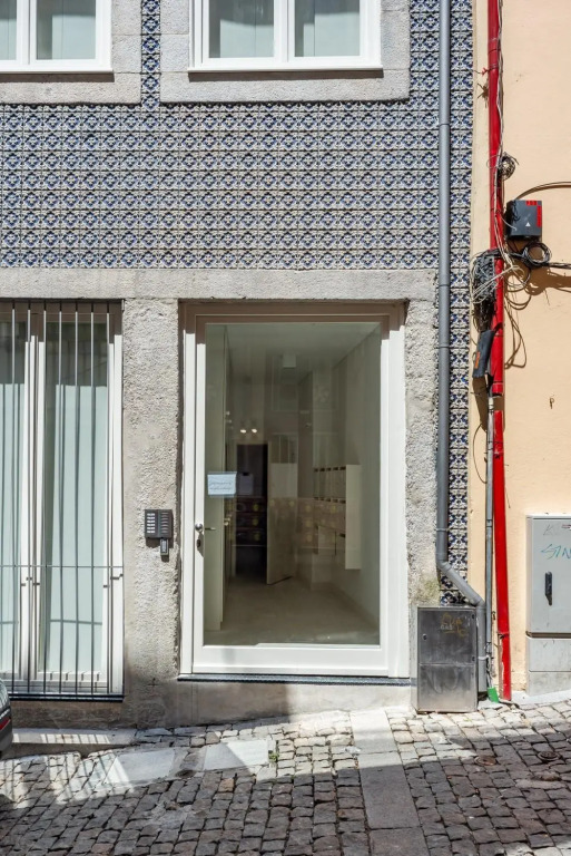 Decompress at a Tranquil, Minimal Urban Oasis with an Edge