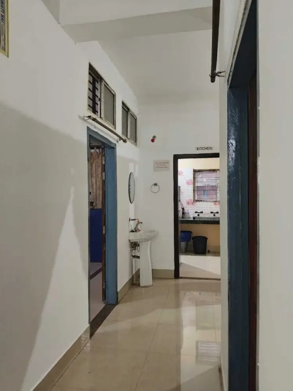 Shimrays Minimalist Hostel