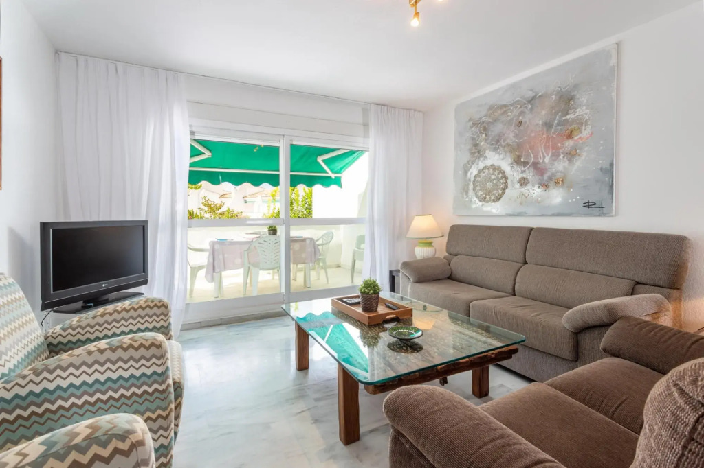 Lunamar 82 Apartment by GHR Rentals