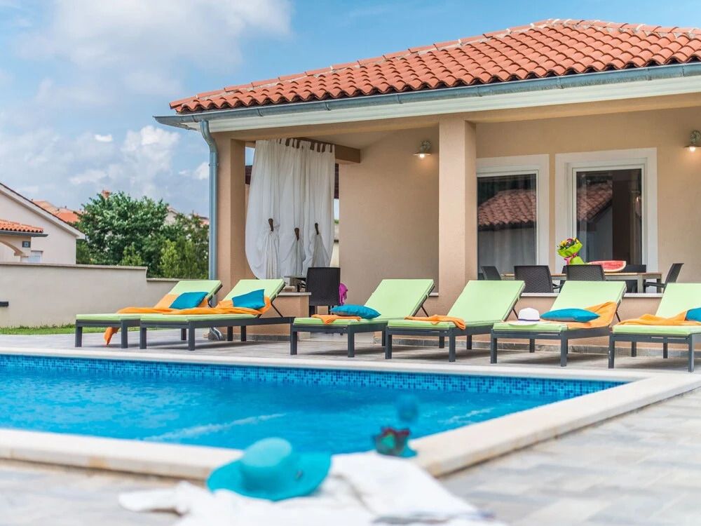 Stylish Villa in Ližnjan with Swimming Pool