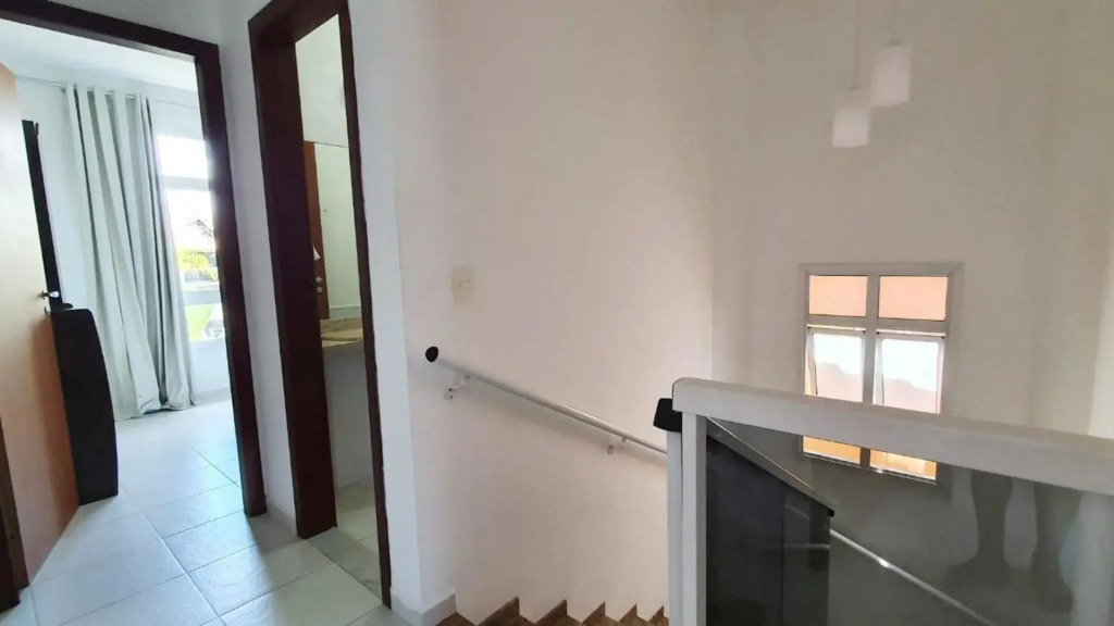 Duplex a 50 metros da praia com 4 quartos completo