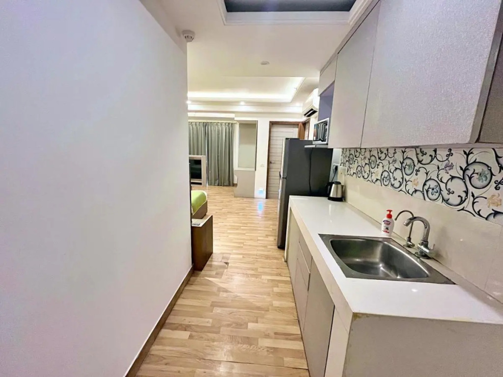 Red Rose Homestay - Rooms with Kitchenette