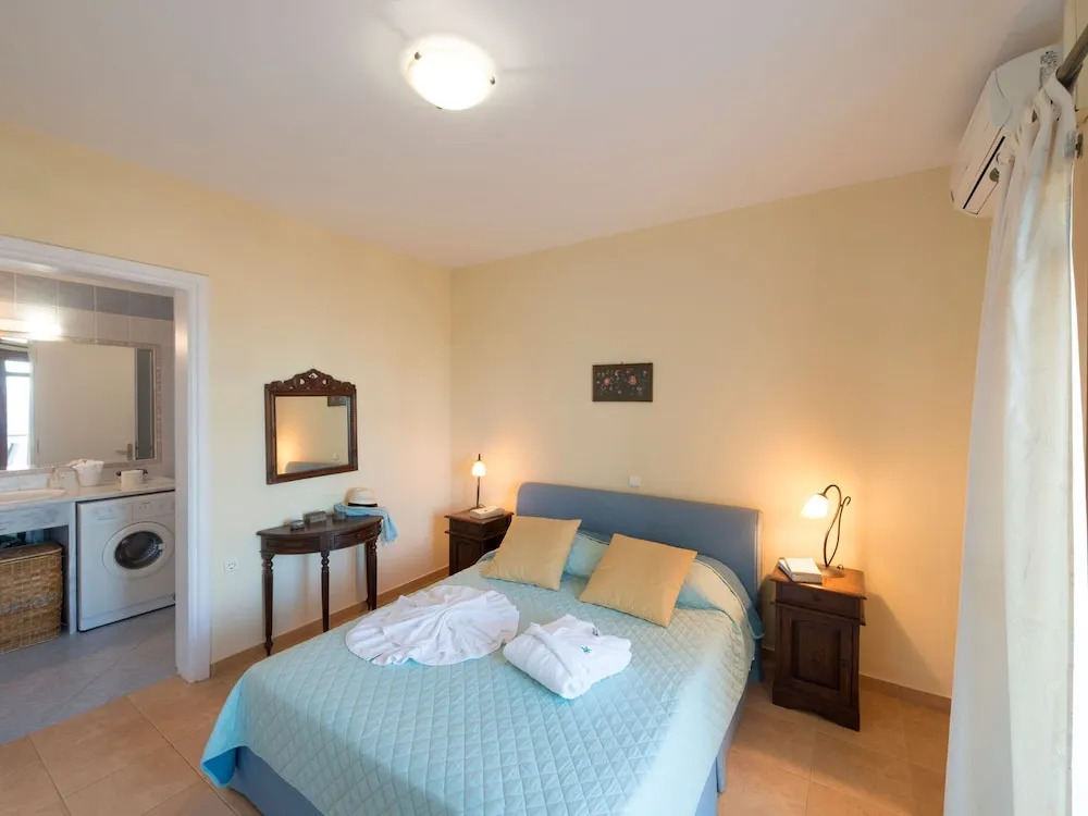 Villa with Private Pool & Souda Bay View in Very Nice Village near Chania