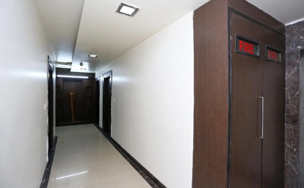 OYO 13758 XS Residency