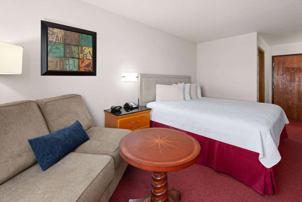 Travelodge by Wyndham Redwood Falls