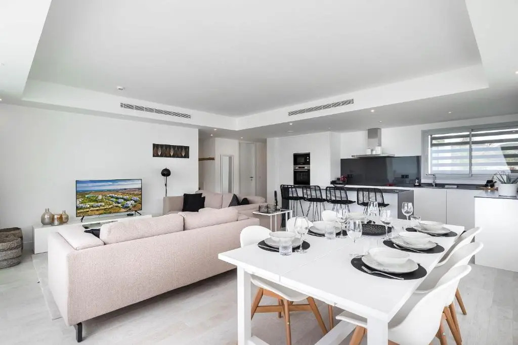 AL-1514 - 3 bedrooms Apartment