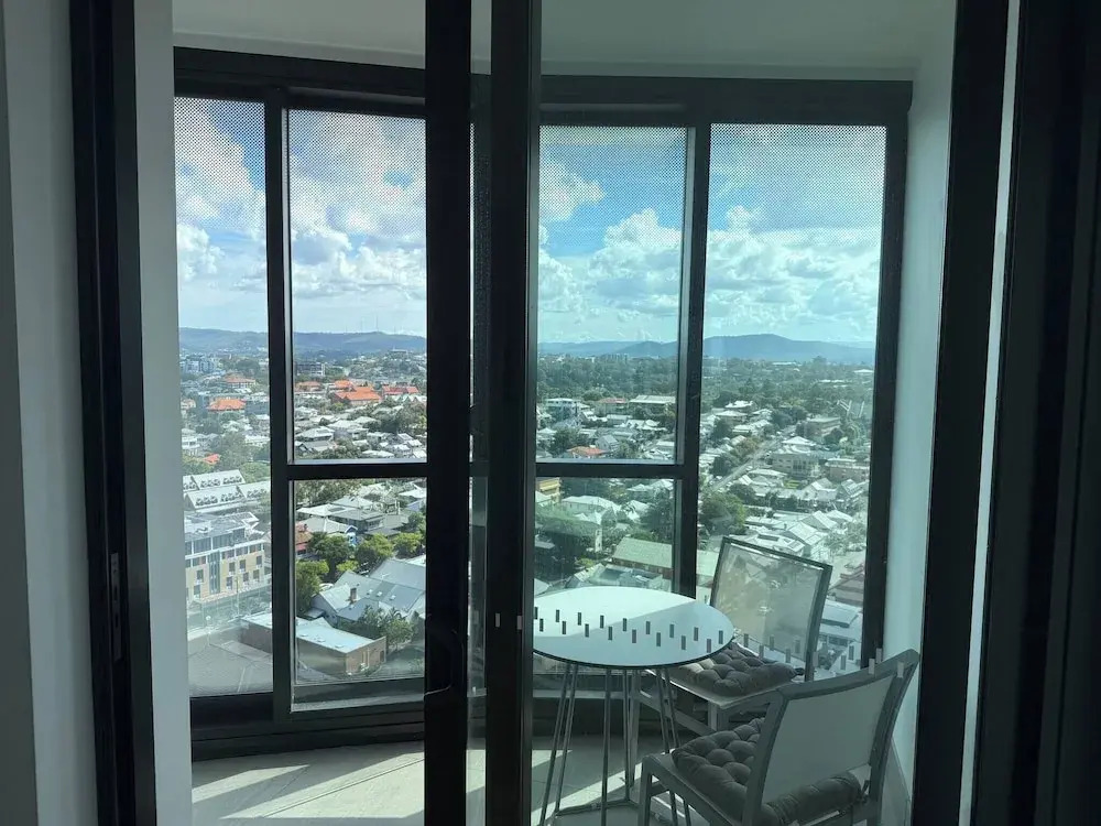 Luxury Apartments w Rooftop Pool CBD