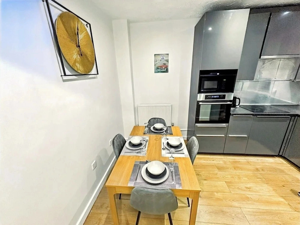Oakwood House 6 Bed 11 Sleeps Garden-free Parking