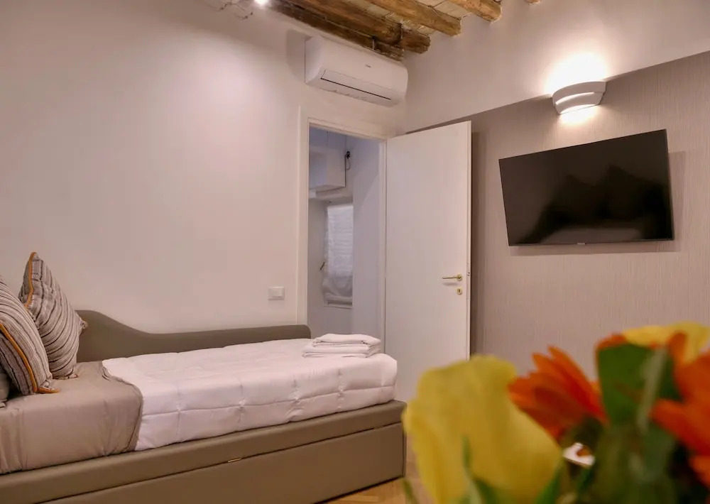 Helmirage suite Trevi