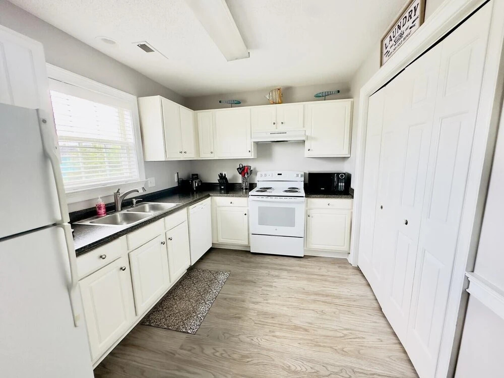 Casa De Verde 4 Bedroom Home by RedAwning