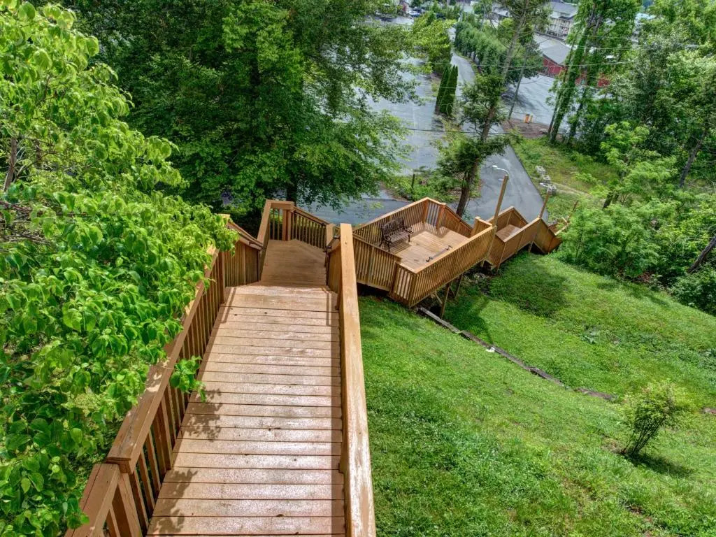 Our Mountain Home, 2 Bedrooms, Walk Downtown, Pool Access, WiFi, Sleeps 4